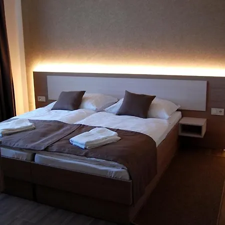 M70 Panzio Bed & Breakfast *